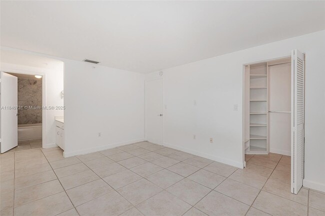 Building Photo - 50 Ocean Ln Dr