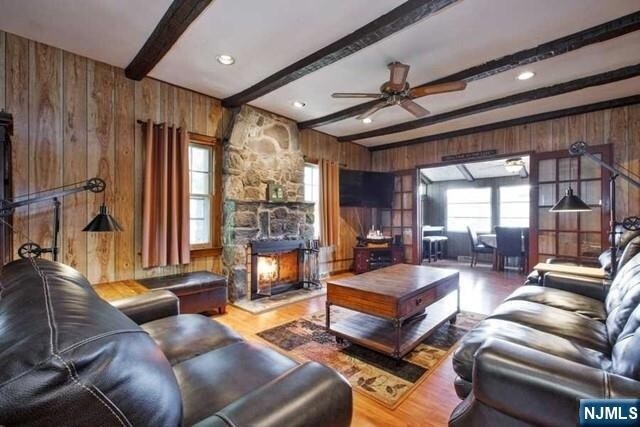 Foto del edificio - 137 Lakeview Ave