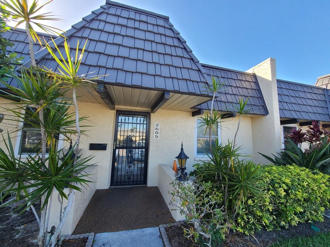 Primary Photo - Lovely two bedroom two bathroom ground flo...