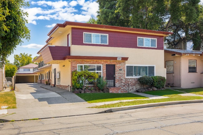 Building Photo - 2612 Santa Clara Ave
