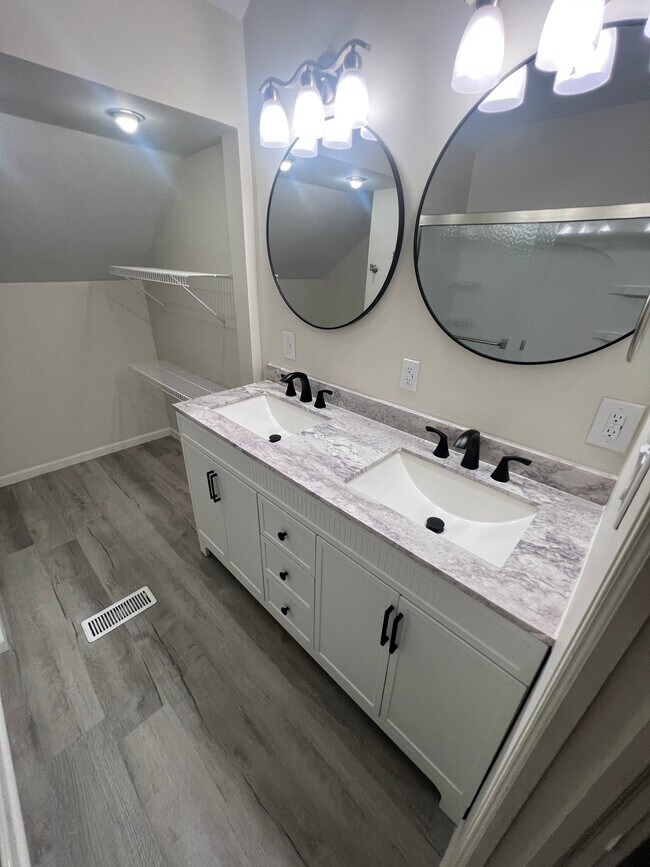 Foto del edificio - 3205 Crossbow Ln