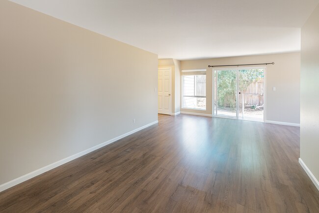 Foto del edificio - 7 Bed 3 Bath House on Tipton- Great for Big Groups!!