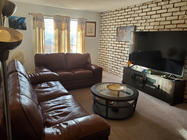 Building Photo - 2785 Bingham Dr