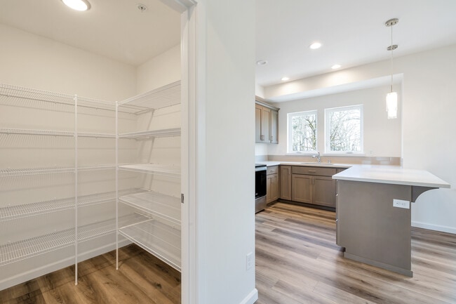 Building Photo - Forest Park Townhomes
