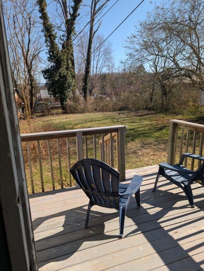 Foto del edificio - FURNISHED HOME IN POPLAR JOHNSON CITY