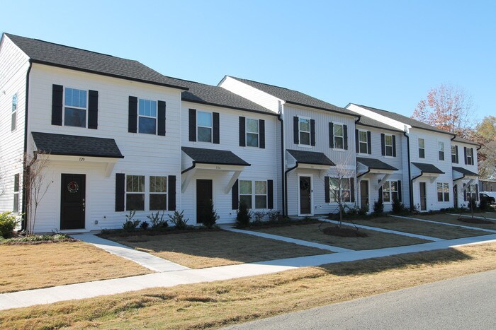 Foto principal - NEW 3 Bedroom Townhome Minutes from Downto...