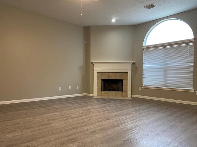 Foto del edificio - 18215 Linden Forest Ln