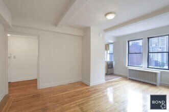 Building Photo - 301 E 38th St