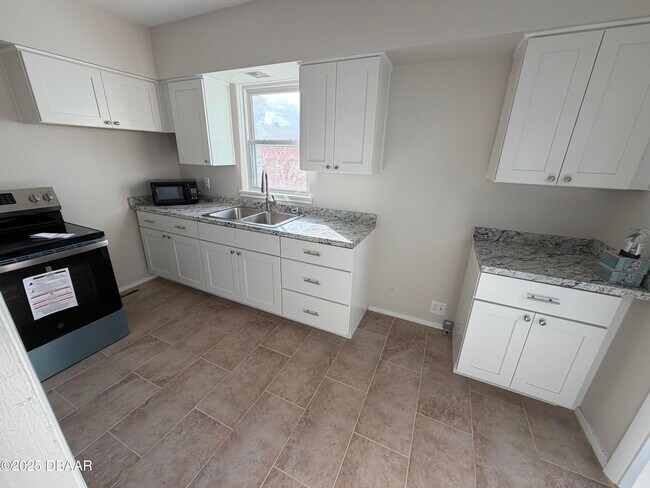 Building Photo - 321 Ribault Ave