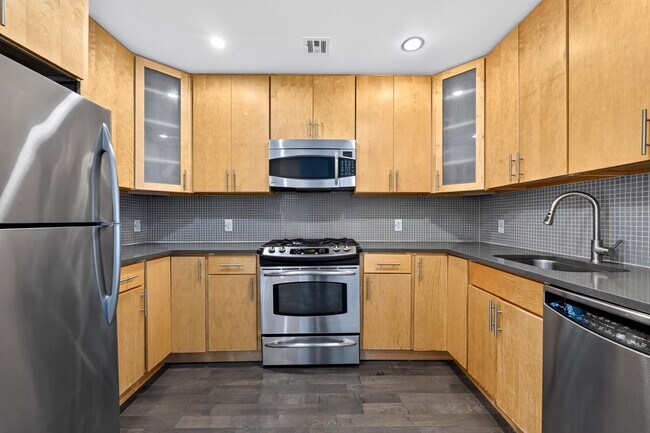 Building Photo - 3312 Hudson Ave