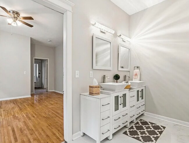 Foto del edificio - 2416 Harriet Ave