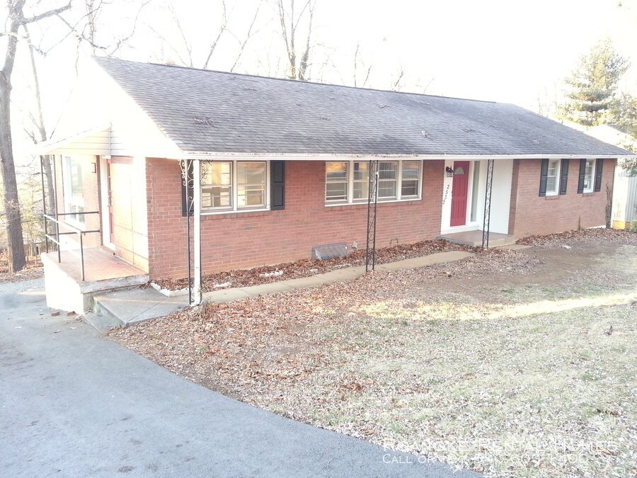 Primary Photo - 2532 Roundtop Rd NW