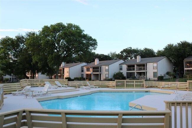 Building Photo - 104 Lakeview Terrace