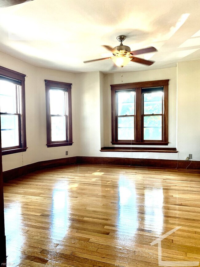Building Photo - 3 br, 1 bath House - 161 Brayton Rd # 1J