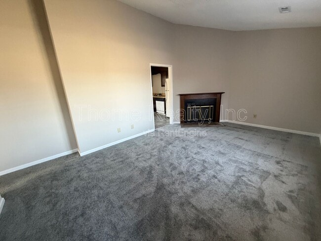 Building Photo - 402 Holly Ct