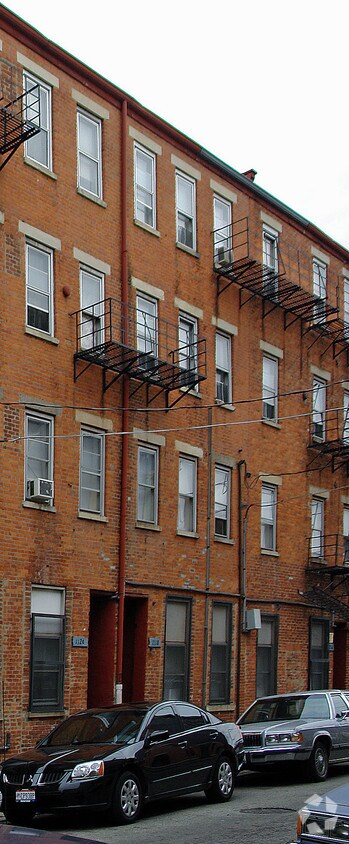Building Photo - Broadway Square