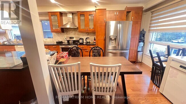 Photo du bâtiment - 949 Willowdale Ave