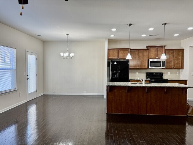 Building Photo - 257 Centerview Wy