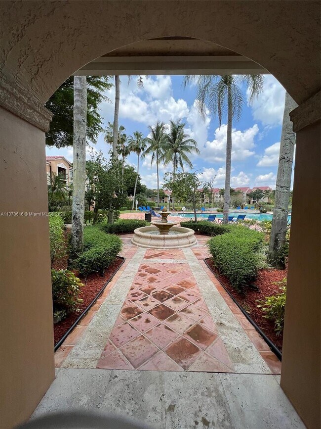 Foto del edificio - 2051 Renaissance Blvd