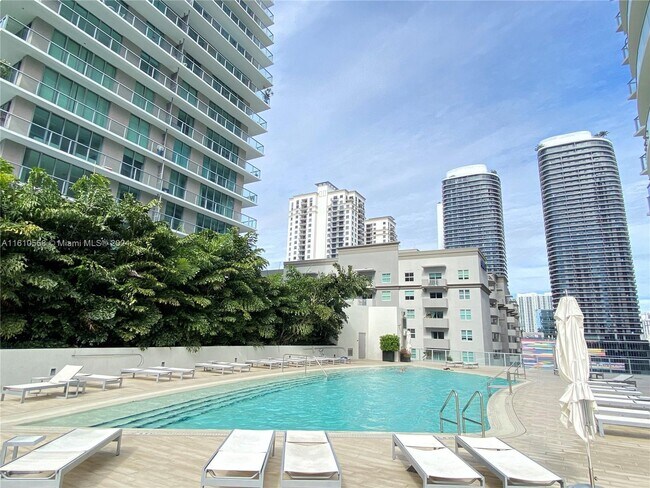 Building Photo - 1100S S Miami Ave