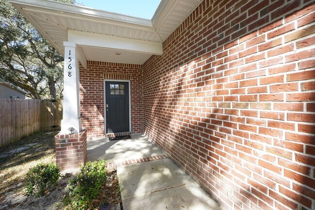 Foto del edificio - Four Bedroom Home