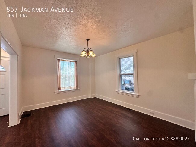 Foto del edificio - 857 Jackman Ave