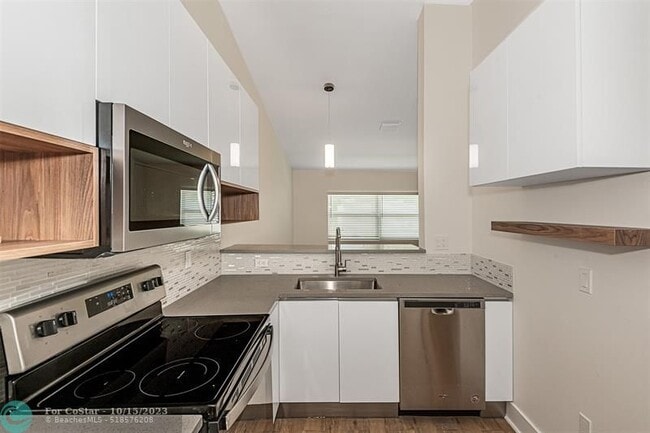 Building Photo - 2930 NW 92nd Ave