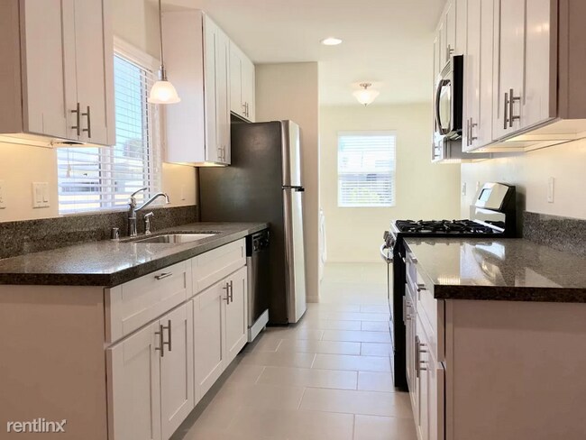 Building Photo - 4 br, 2 bath House - 1255 Grove Ave