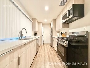 Building Photo - 1530 S Westgate Ave