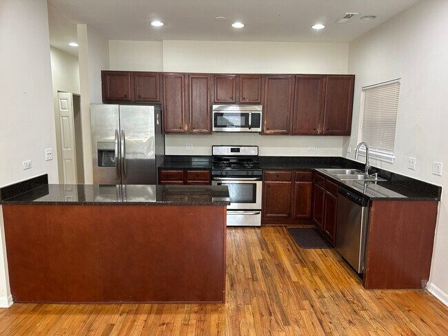 Foto del edificio - 2122 W Madison St