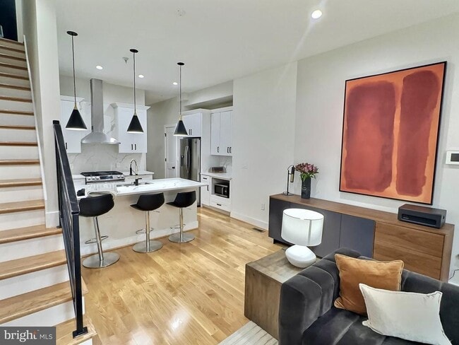 Building Photo - 1420 Staples St NE