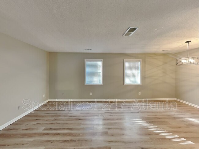 Building Photo - 5022 Hawthorne Ct