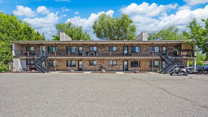 Foto principal - Affordable 2 Bed 1 Bath Apartment! Great location!!