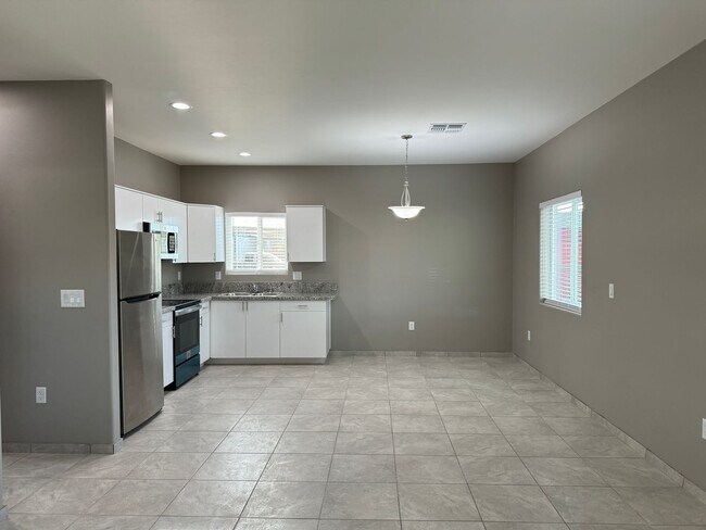 Building Photo - 2581 E Pinal Vista