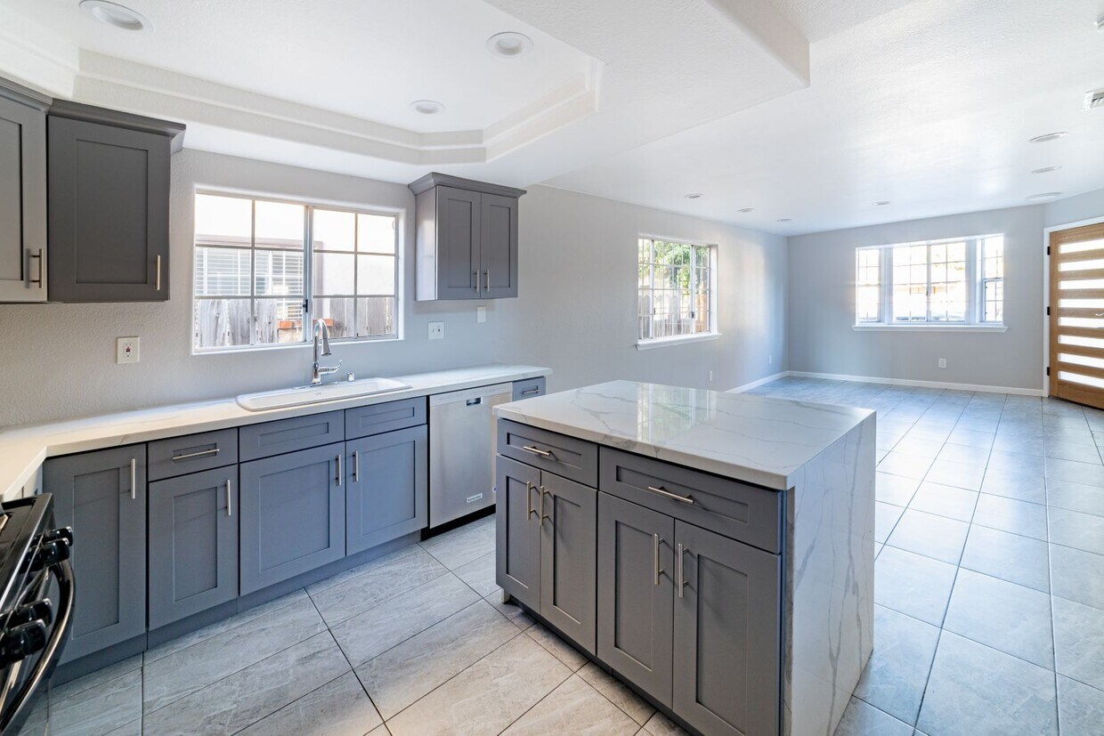 1334 Lees Ave Unit 1343 Quincy Ave, Long Beach, CA 90815 Room for