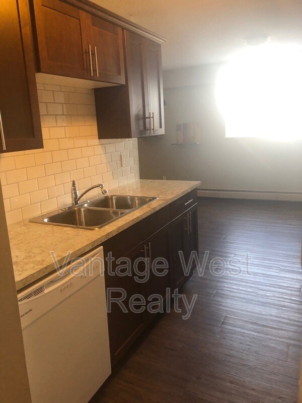 Photo du bâtiment - 235 Husch Rd