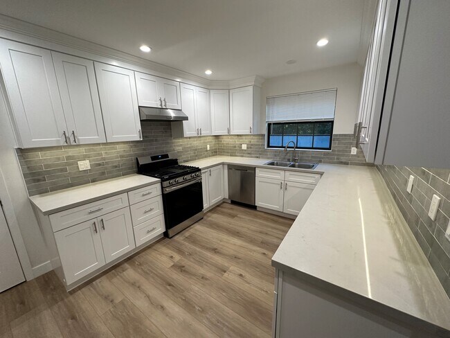 Foto del edificio - 4262 Fulton Ave