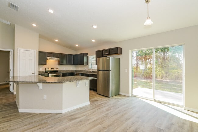 Building Photo - 6 Dogwood Radial