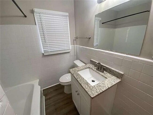 Foto del edificio - 2490 Brentwood Rd