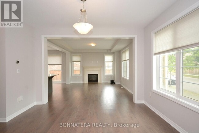 Photo du bâtiment - 3182 Daisy Way