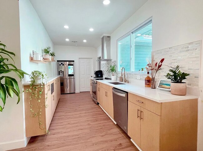 Foto del edificio - Beautifully Updated Home Near Downtown St. Petersburg! 3bed |3bath