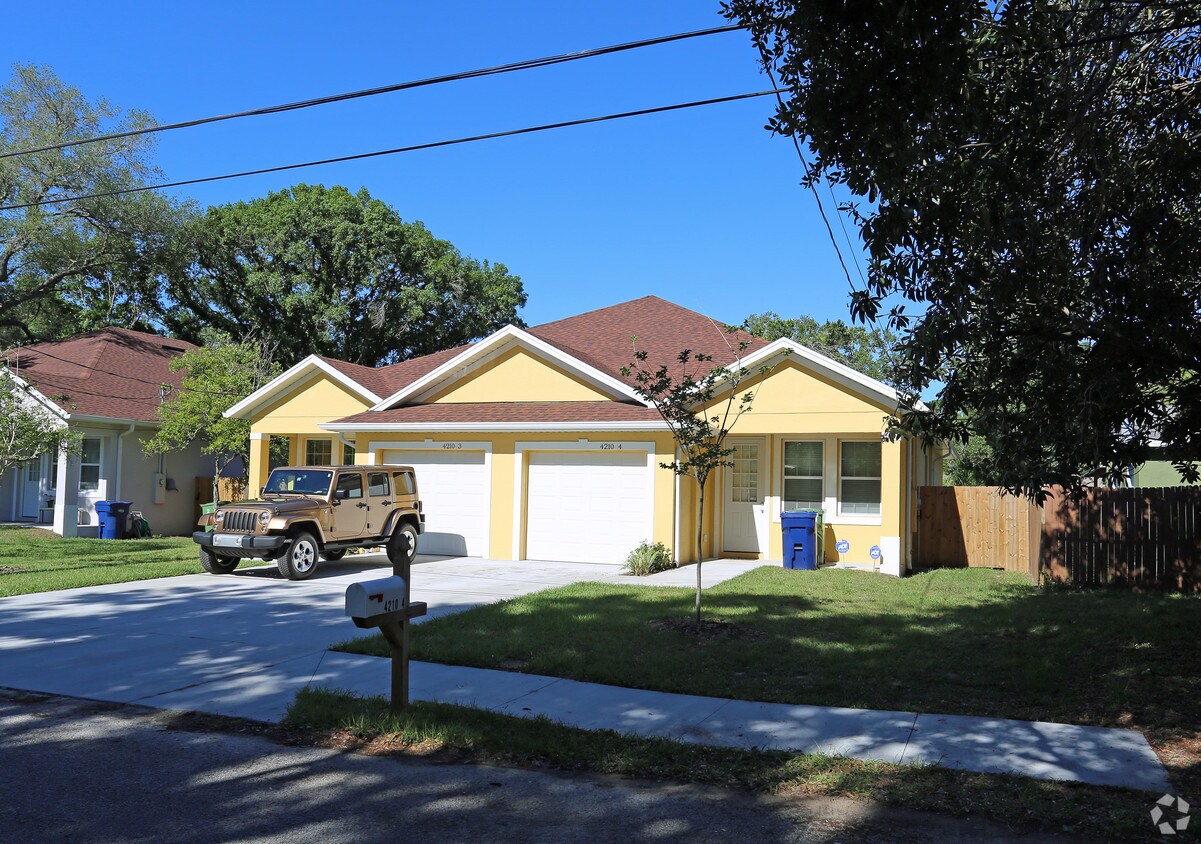 Two Investment Duplexes 850k for 6k SF Alquileres en Tampa, FL