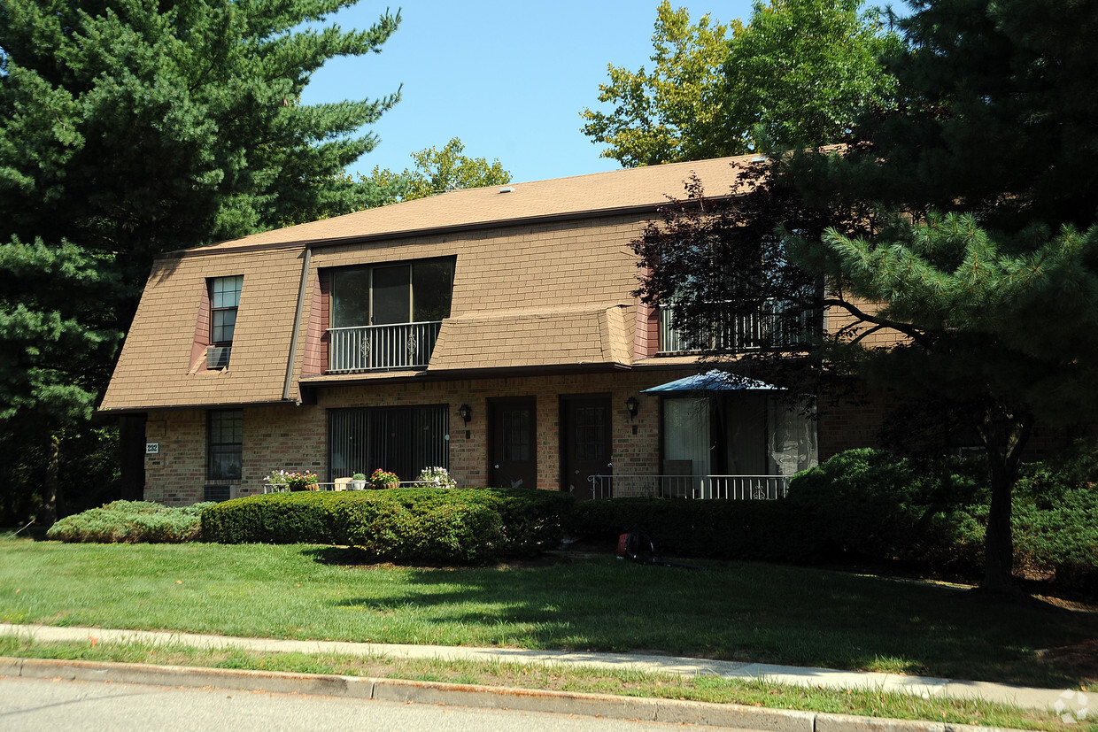 Building Photo - Lindvale Gardens