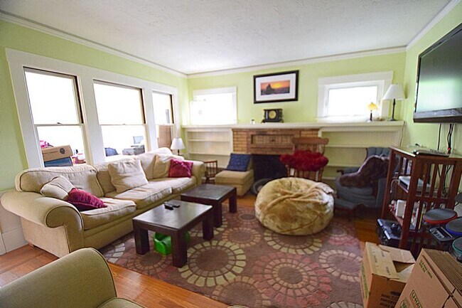 Building Photo - Available Soon! Sun Valley 1922 Charmer! 2...