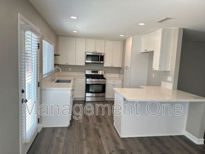 Foto principal - 9211 Delano Dr