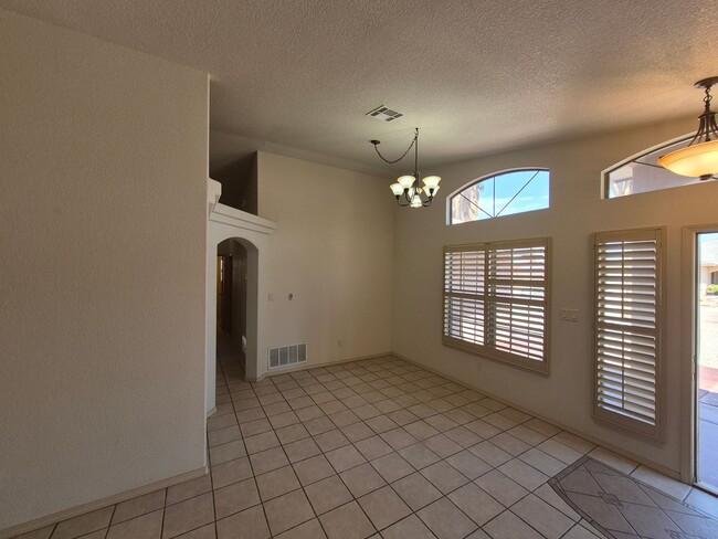 Building Photo - 1136 San Cristo St
