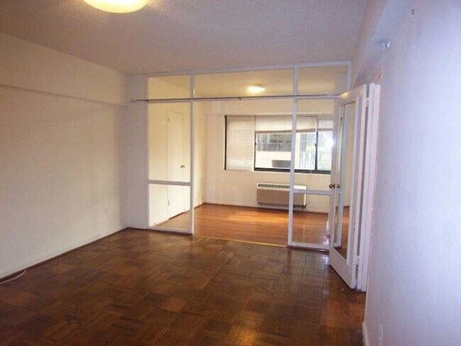Foto del edificio - FREE RENT!  Unique Studio in Foggy Bottom with Solarium Near GW University and Hospital. An Excep...