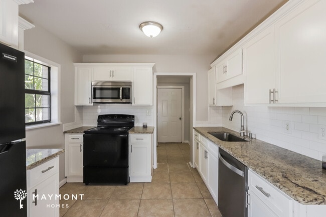 Building Photo - 690 Formosa Ave
