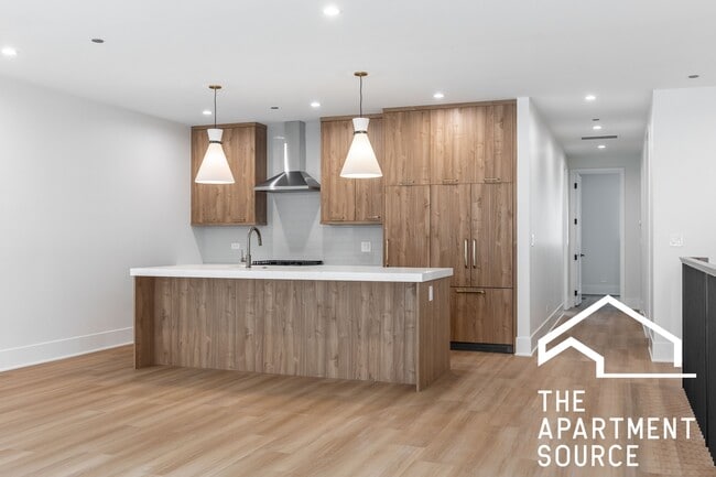 Building Photo - 1620 W Grand Ave