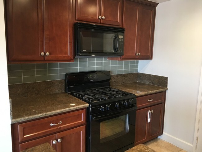 Foto del edificio - 6821 Fashion Hills Blvd